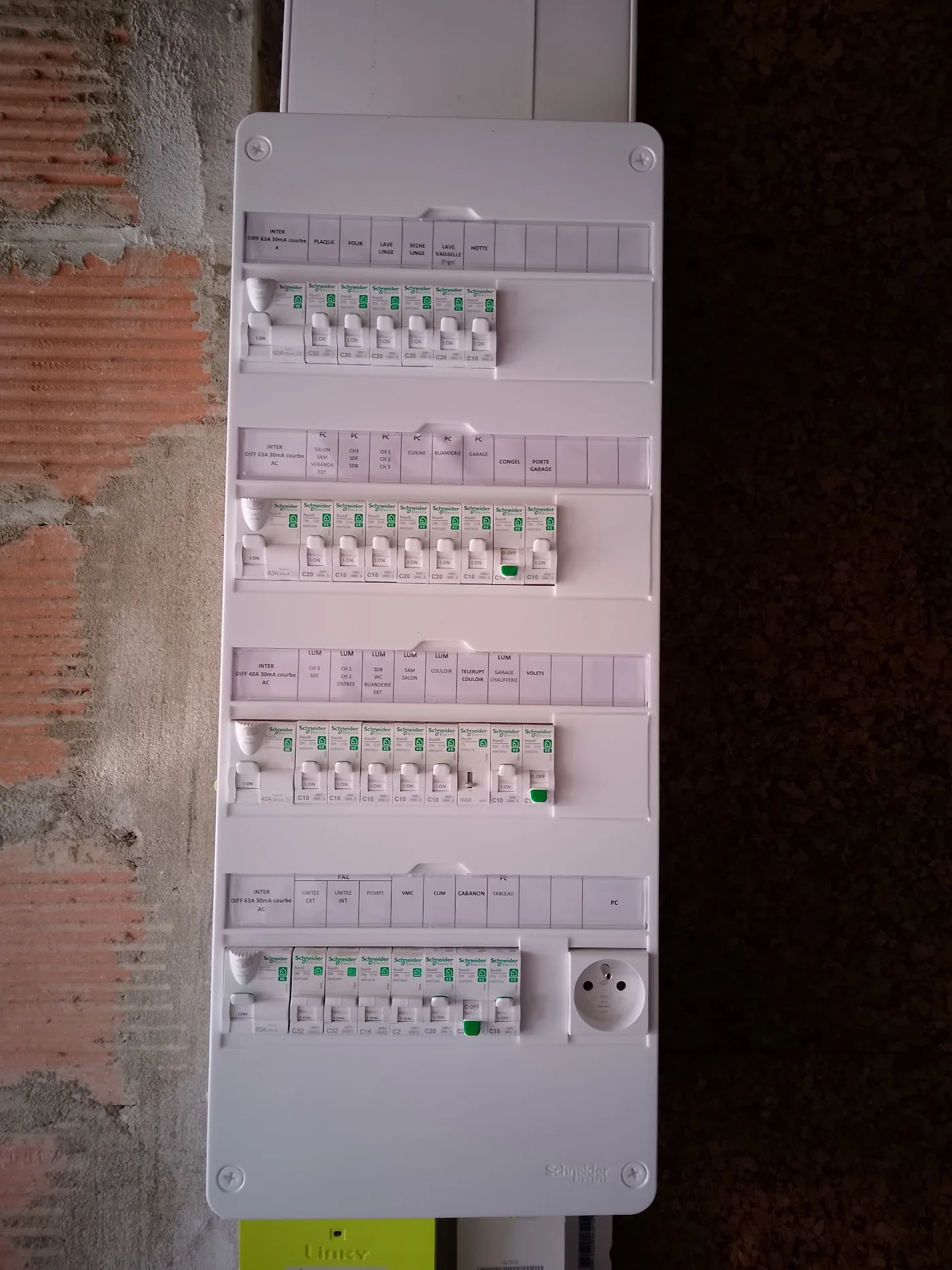 Tableau électrique propre et étiqueté installé par Costelec