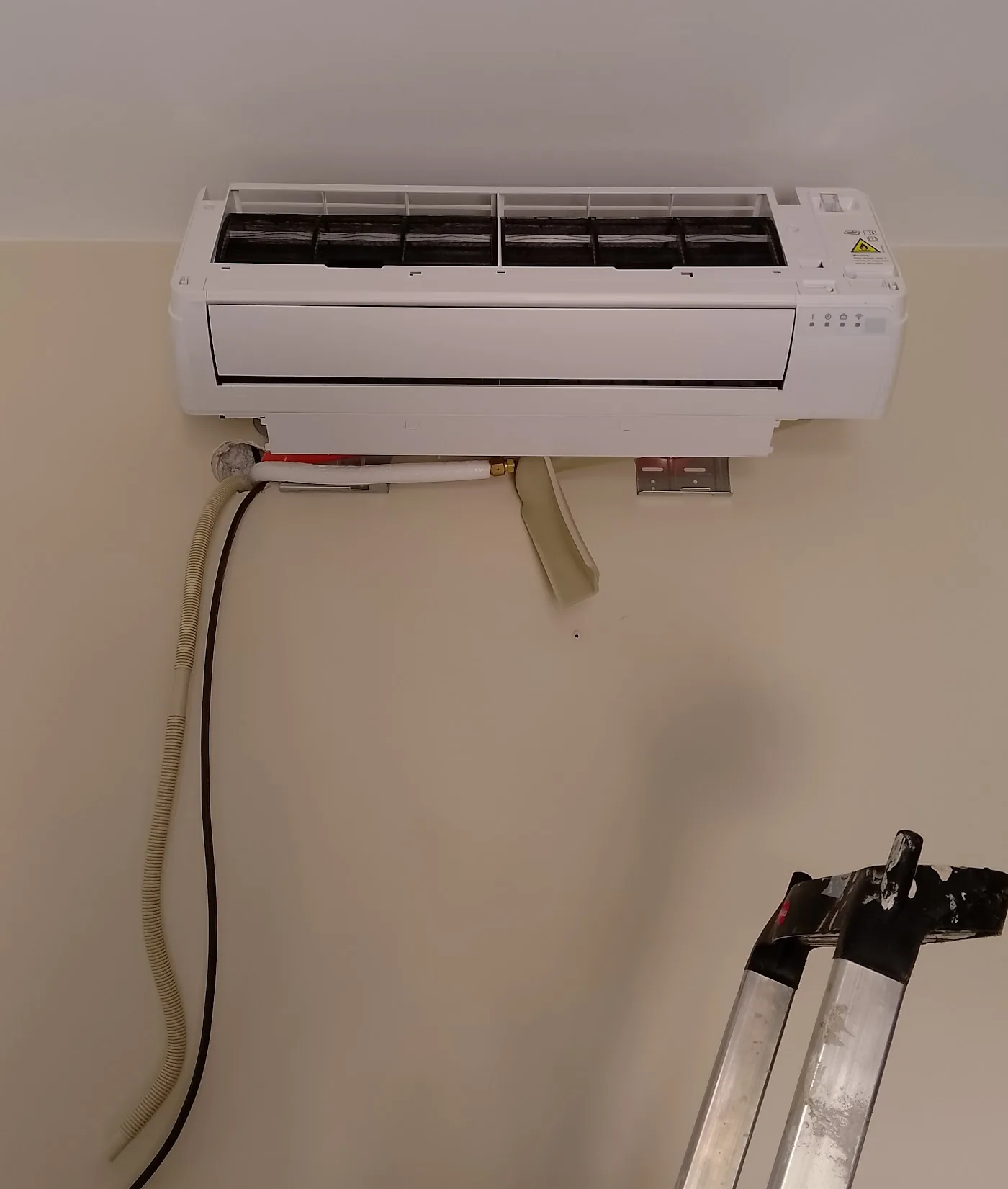 Rénovation d'un tableau électrique avec disjoncteurs alignés